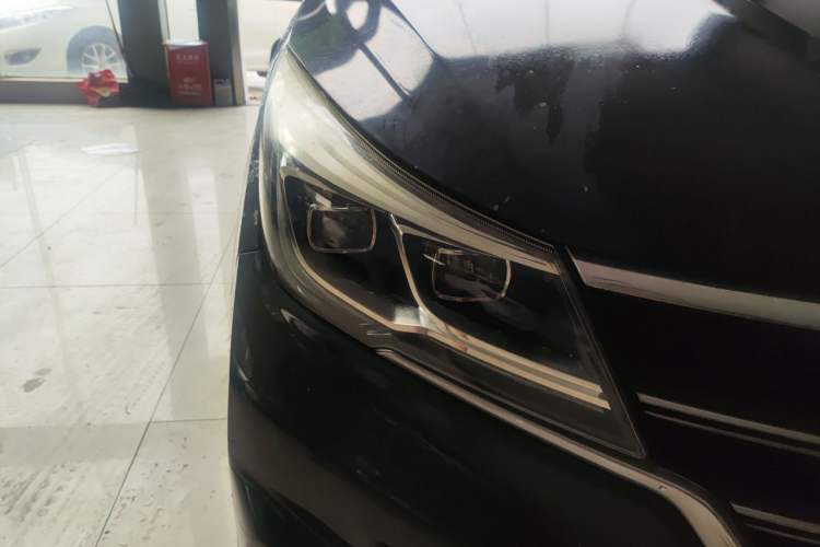 Used Baojun 730 2017 1.5T Manual Prestige Version 7 Seats Right Front Headlight