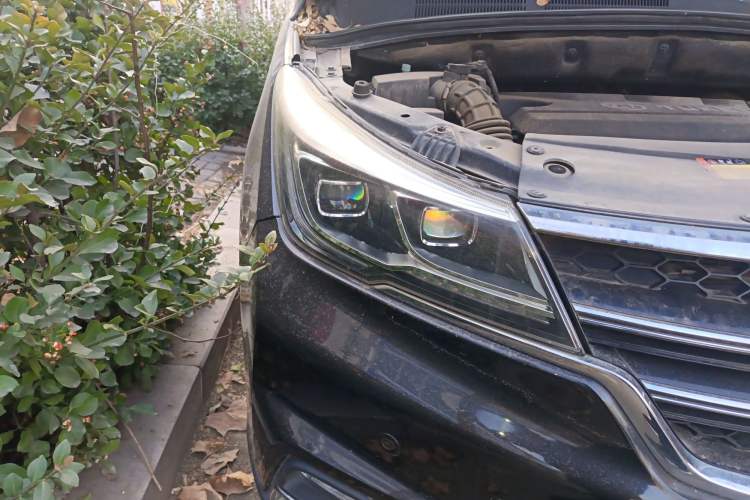 Used Baojun 730 2017 1.5T Manual Prestige Version 7 Seats Right Front Headlight