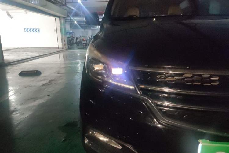 Used Baojun 730 2017 1.5T Manual Prestige Version 7 Seats Right Front Headlight