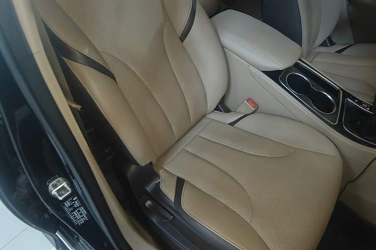 Used Baojun 730 2017 1.5T Manual Luxury Version 7 Seats Right Front Seat