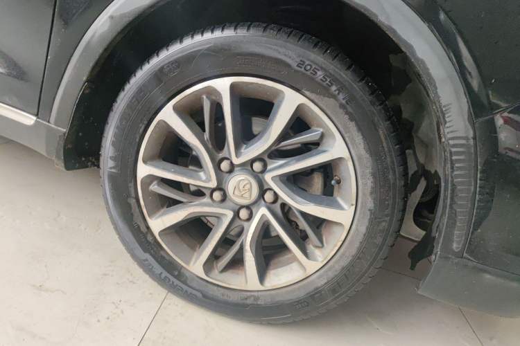 Used Baojun 730 2017 1.5T Manual Prestige Version 7 Seats Right Front Wheel Hub