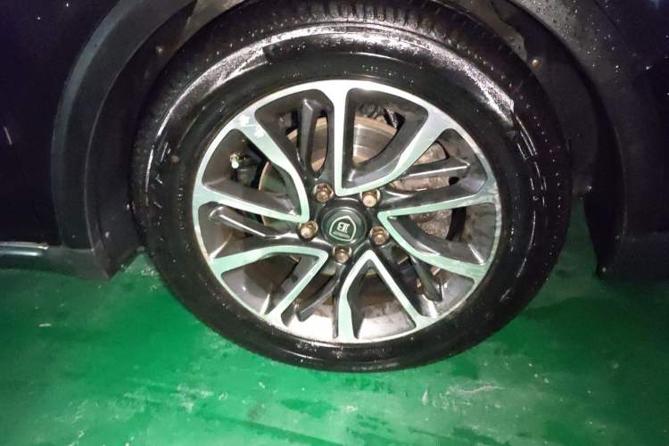 Used Baojun 730 2017 1.5T Manual Prestige Version 7 Seats Right Front Wheel Hub
