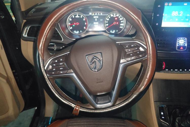 Used Baojun 730 2017 1.5T Manual Prestige Version 7 Seats Steering Wheel