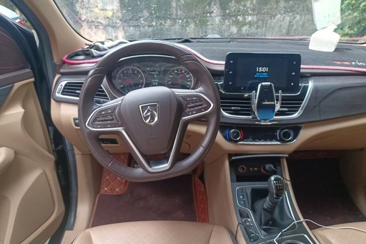 Used Baojun 730 2017 1.5T Manual Prestige Version 7 Seats Steering Wheel