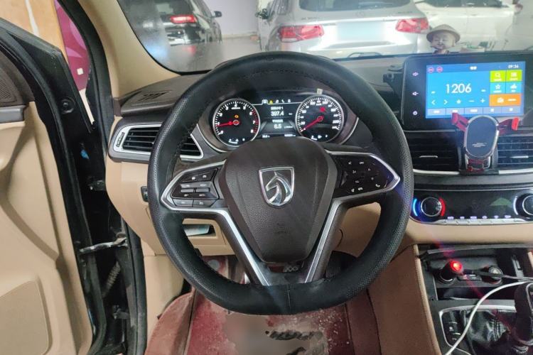 Used Baojun 730 2017 1.5T Manual Prestige Version 7 Seats Steering Wheel