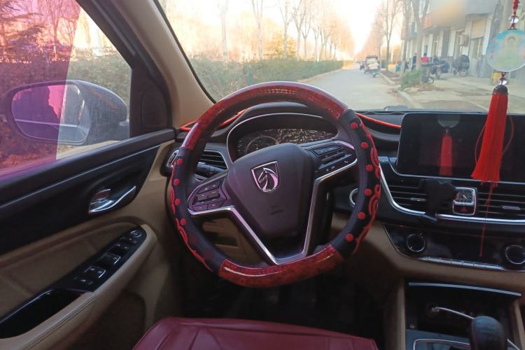 Used Baojun 730 2017 1.5T Manual Prestige Version 7 Seats Steering Wheel