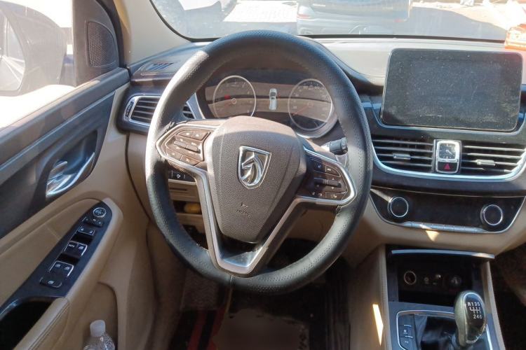 Used Baojun 730 2017 1.5T Manual Prestige Version 7 Seats Steering Wheel