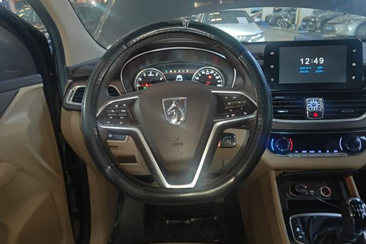 Used Baojun 730 2017 1.5T Manual Luxury Version 7 Seats Steering Wheel