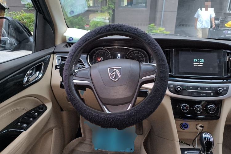 Used Baojun 730 2017 1.5T Manual Fashion Version 7 Seats China V Emission Standard Steering Wheel