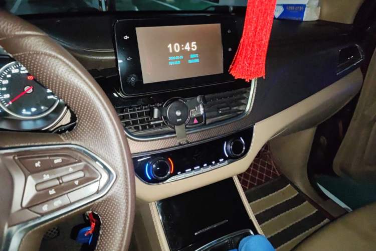 Used Baojun 730 2017 1.5T Manual Luxury Version 7 Seats Audio And AC Panel