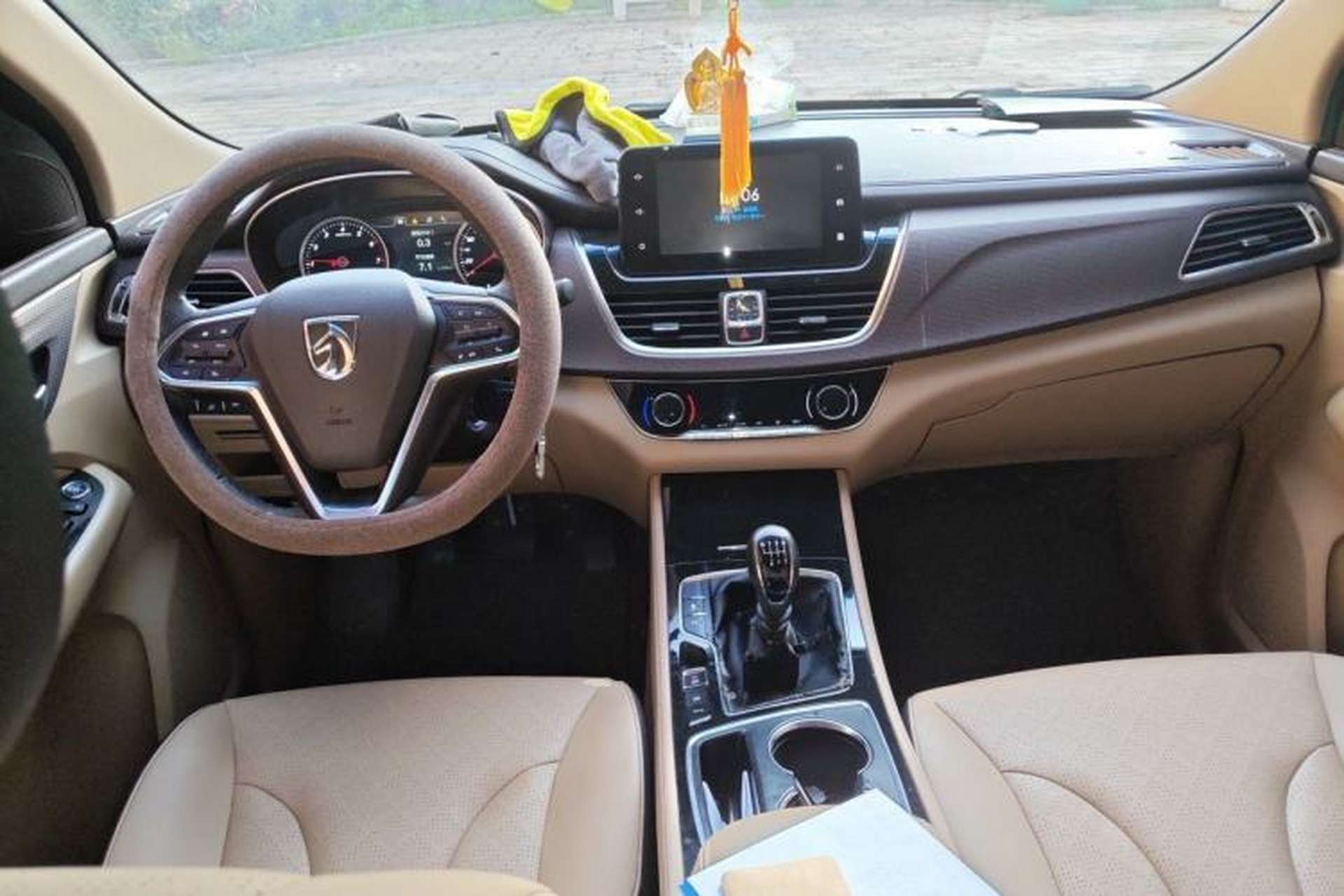 Used Baojun 730 2017 1.5T Manual Style 7 Seats China V Center Console