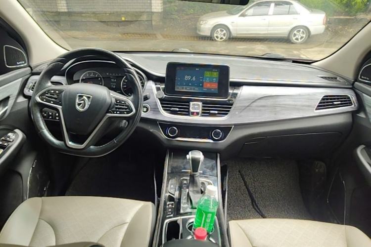 Used Baojun 730 2017 1.5T DCT Flagship Model 7 Seats China V Emission Standard Center Console