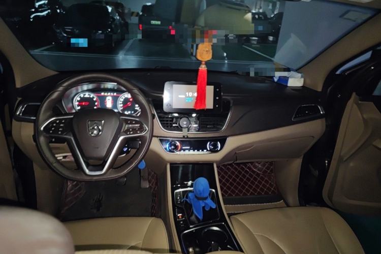 Used Baojun 730 2017 1.5T Manual Luxury Version 7 Seats Center Console