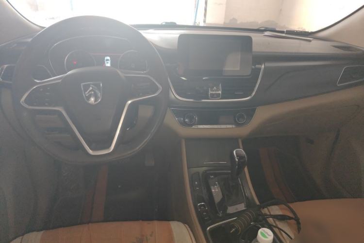 Used Baojun 730 2017 1.8L iAMT Prestige Version 7 Seats Center Console