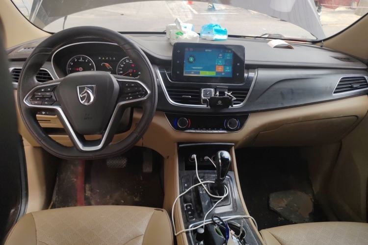 Used Baojun 730 2017 1.8L iAMT Prestige Version 7 Seats Center Console