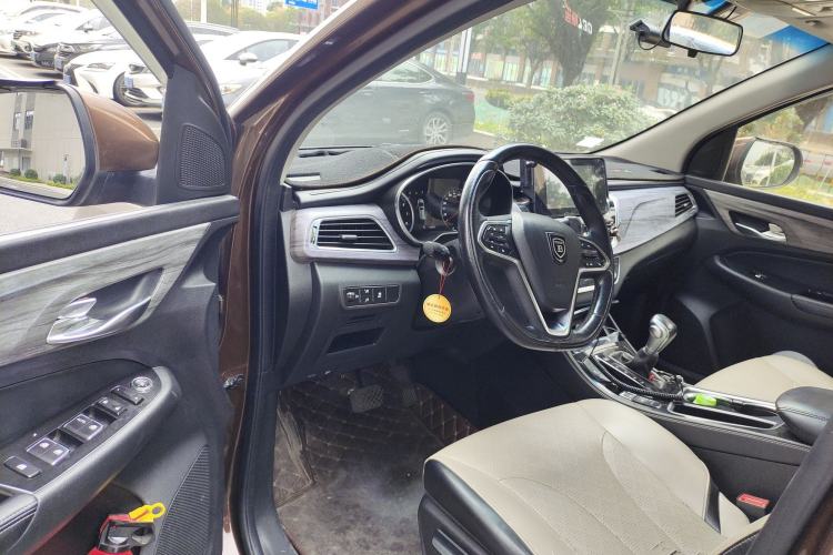 Used Baojun 730 2017 1.5T DCT Fashion Edition 7-Seater China V Emission Standard Driver Seat
