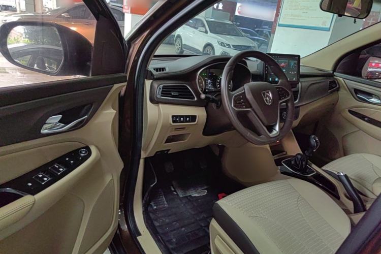 Used Baojun 730 2017 1.5T Manual Fashion Version 7 Seats China V Emission Standard Driver Seat