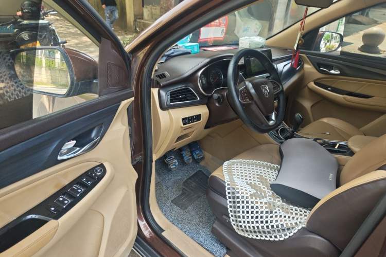 Used Baojun 730 2017 1.5T Manual Prestige Version 7 Seats Driver Seat