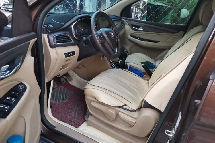 Used Baojun 730 2017 1.5T Manual Fashion Version 7 Seats China V Emission Standard Driver Seat