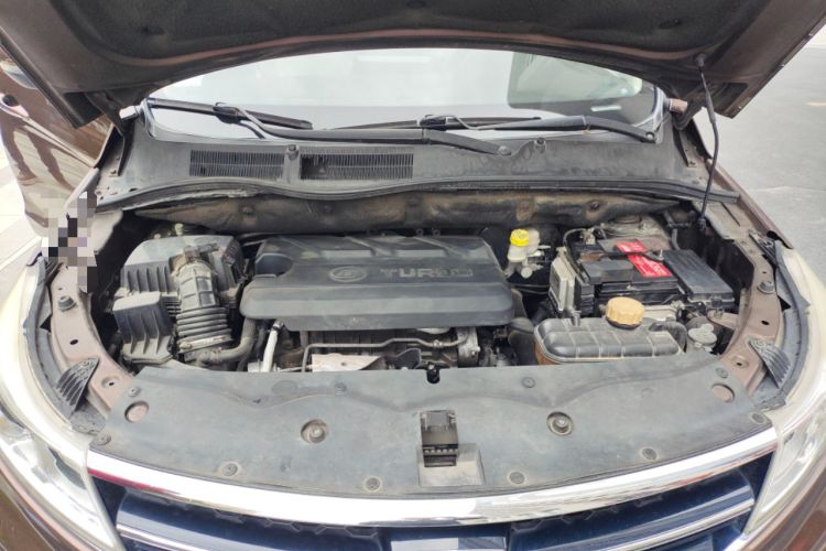 Used Baojun 730 2017 1.5T DCT Fashion Edition 7-Seater China V Emission Standard Engine Bay