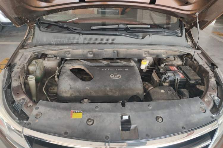 Used Baojun 730 2017 1.8L iAMT Prestige Version 7 Seats Engine Bay