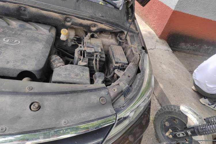 Used Baojun 730 2017 1.8L iAMT Prestige Version 7 Seats Engine Bay Left