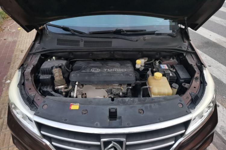 Used Baojun 730 2017 1.5T Manual Fashion Version 7 Seats China V Emission Standard Engine Bay