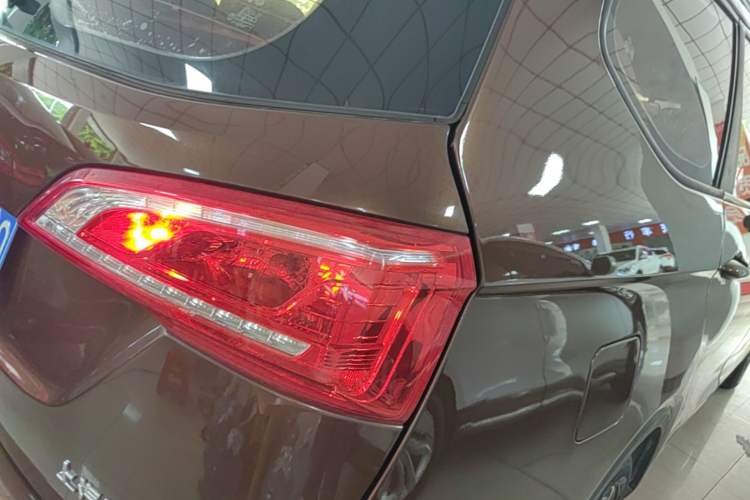 Used Baojun 730 2017 1.5T Manual Fashion Version 7 Seats China V Emission Standard Exterior 1