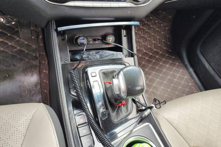 Used Baojun 730 2017 1.5T DCT Fashion Edition 7-Seater China V Emission Standard Gear Lever