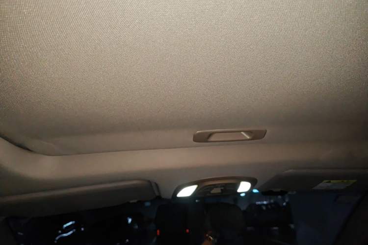 Used Baojun 730 2017 1.5T Manual Luxury Version 7 Seats Headliner