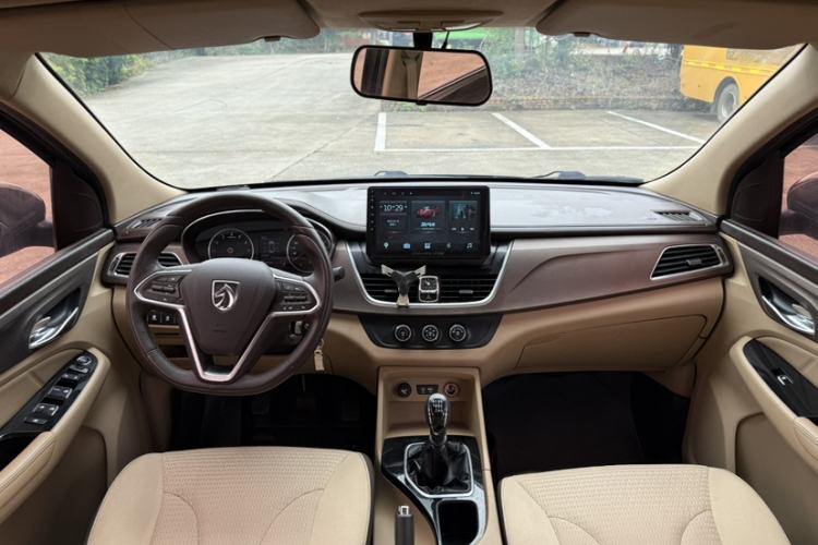 Used Baojun 730 2017 1.5T Manual Fashion Version 7 Seats China V Emission Standard Interior 1