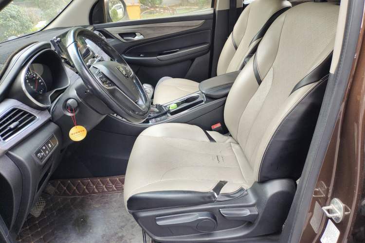 Used Baojun 730 2017 1.5T DCT Fashion Edition 7-Seater China V Emission Standard Left Front Seat