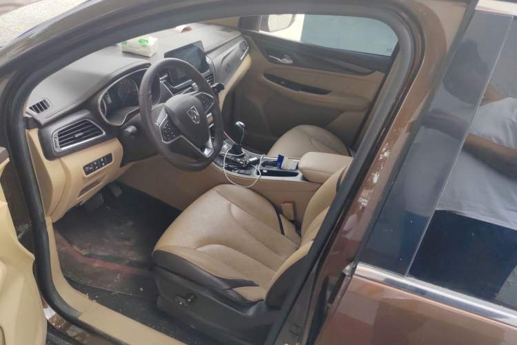 Used Baojun 730 2017 1.8L iAMT Prestige Version 7 Seats Left Front Seat