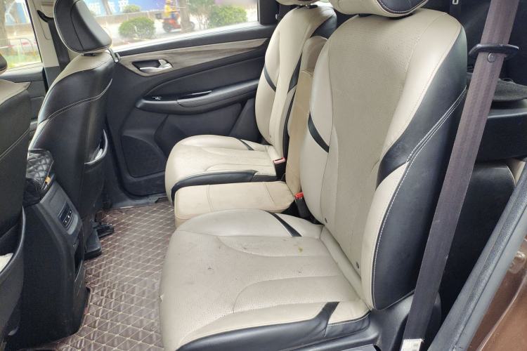 Used Baojun 730 2017 1.5T DCT Fashion Edition 7-Seater China V Emission Standard Left Rear Seat