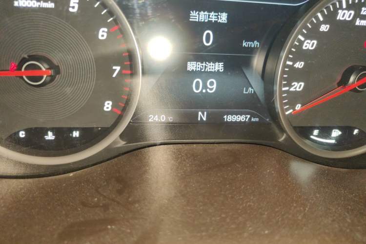 Used Baojun 730 2017 1.8L iAMT Prestige Version 7 Seats Odometer Close Up