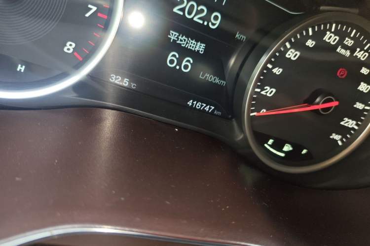 Used Baojun 730 2017 1.5T Manual Prestige Version 7 Seats Odometer Close Up