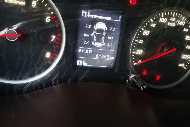 Used Baojun 730 2017 1.5T Manual Fashion Version 7 Seats China V Emission Standard Odometer Close Up