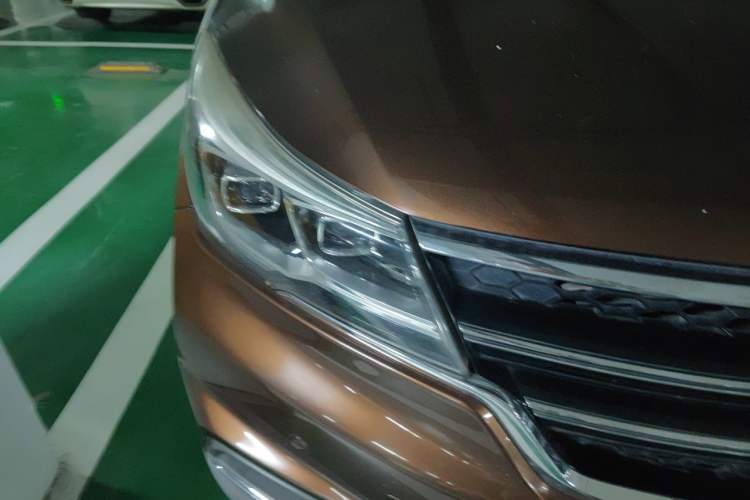 Used Baojun 730 2017 1.5T Manual Luxury Version 7 Seats Right Front Headlight