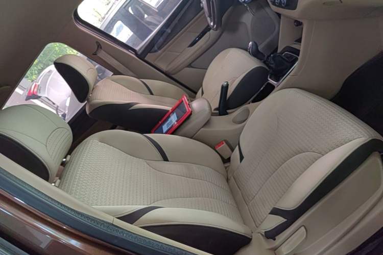 Used Baojun 730 2017 1.5T Manual Fashion Version 7 Seats China V Emission Standard Right Front Seat