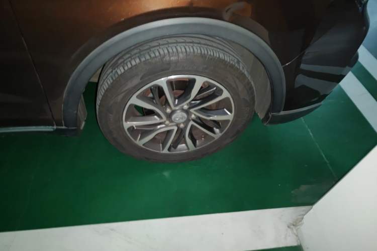 Used Baojun 730 2017 1.5T Manual Luxury Version 7 Seats Right Front Wheel Hub