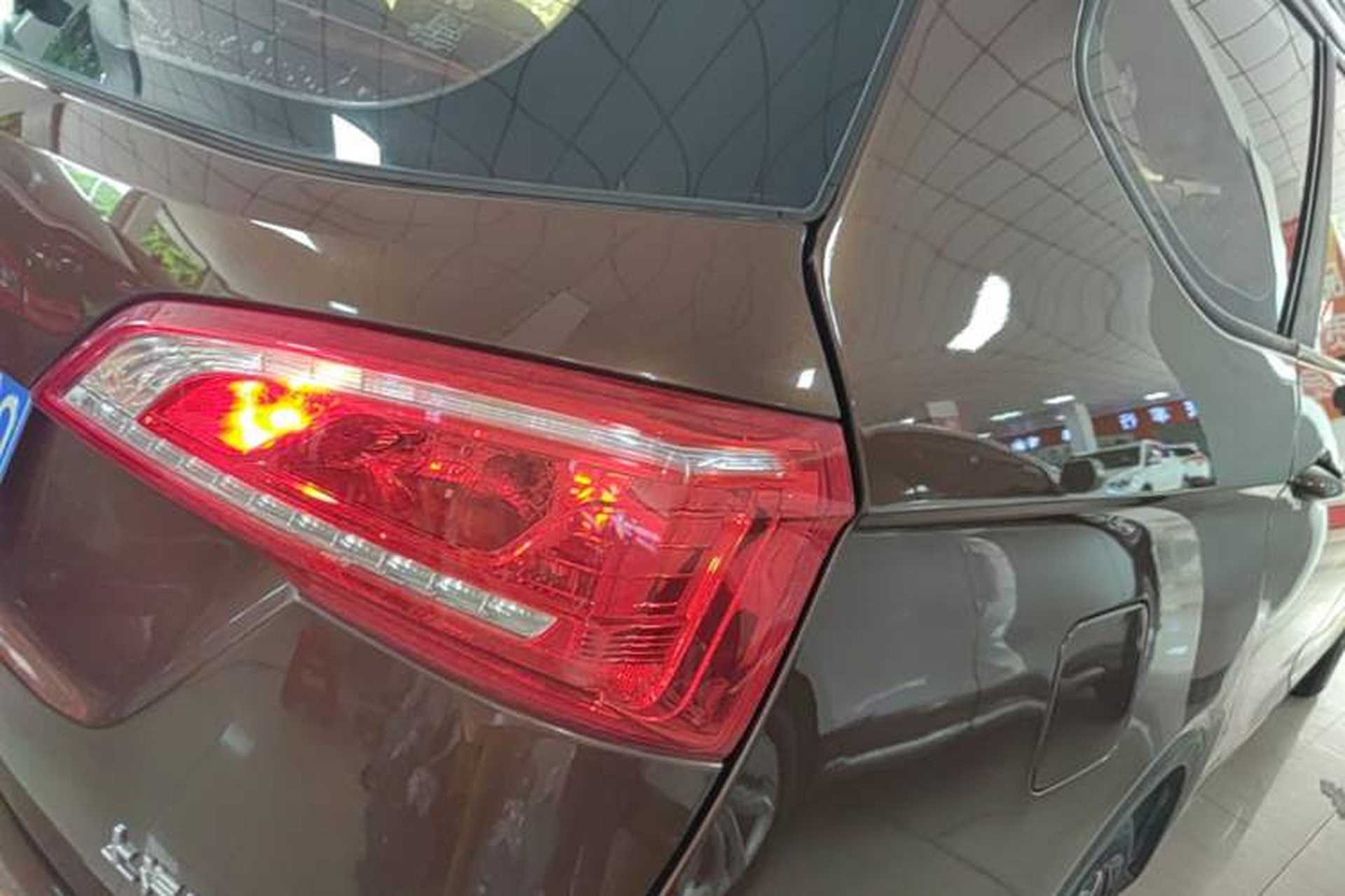 Used Baojun 730 2017 1.5T Manual Fashion Version 7 Seats China V Emission Standard Right Rear Taillight