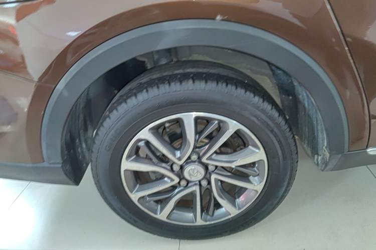 Used Baojun 730 2017 1.5T Manual Fashion Version 7 Seats China V Emission Standard Right Rear Wheel Hub