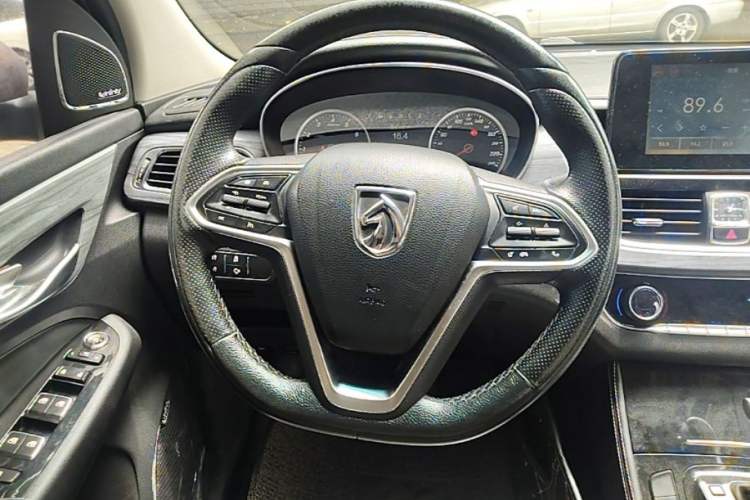 Used Baojun 730 2017 1.5T DCT Flagship Model 7 Seats China V Emission Standard Steering Wheel