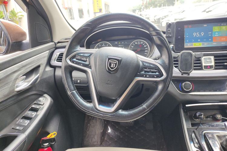 Used Baojun 730 2017 1.5T DCT Fashion Edition 7-Seater China V Emission Standard Steering Wheel