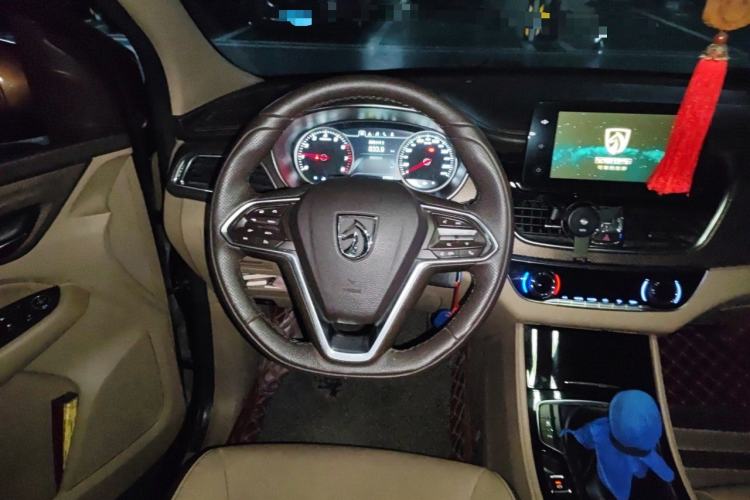 Used Baojun 730 2017 1.5T Manual Luxury Version 7 Seats Steering Wheel