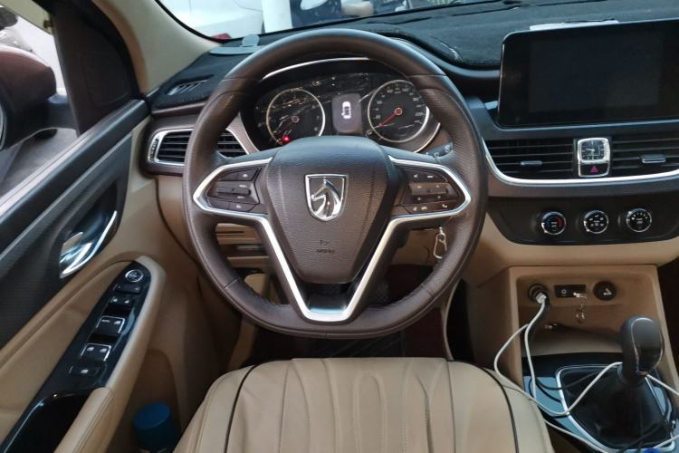 Used Baojun 730 2017 1.5T Manual Fashion Version 7 Seats China V Emission Standard Steering Wheel