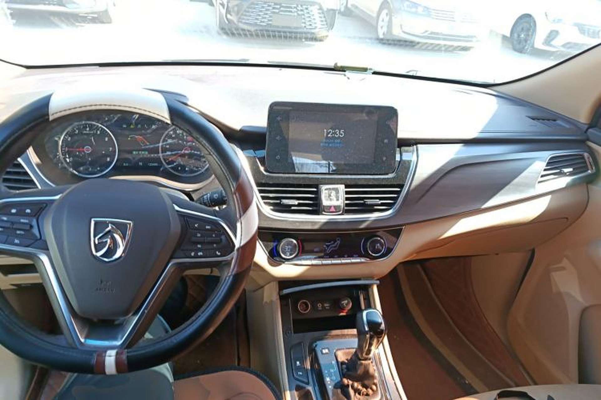 Used Baojun 730 2017 1.8L iAMT Prestige Version 7 Seats Center Console
