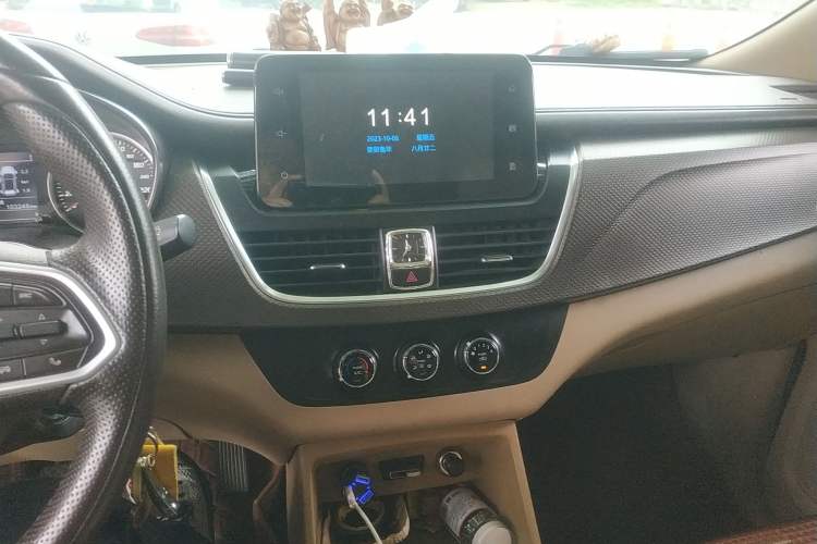 Used Baojun 730 2017 1.5T Manual Fashion Version 7 Seats China V Emission Standard Audio And AC Panel