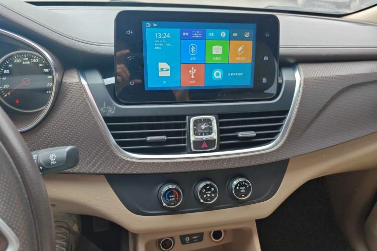 Used Baojun 730 2017 1.5T Manual Fashion Version 7 Seats China V Emission Standard Audio And AC Panel
