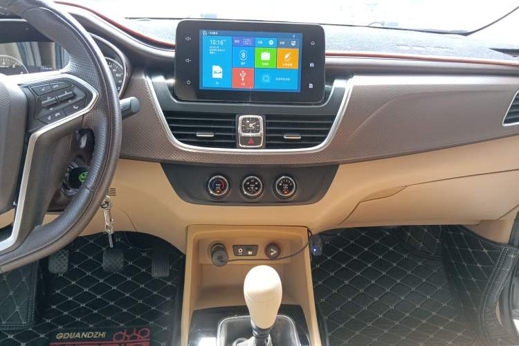 Used Baojun 730 2017 1.5T Manual Fashion Version 7 Seats China V Emission Standard Audio And AC Panel